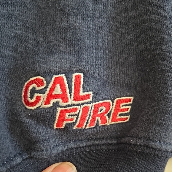 Gildan Dark Blue Hoodie with CAL FIRE Logo Large - Picture 6 of 6
